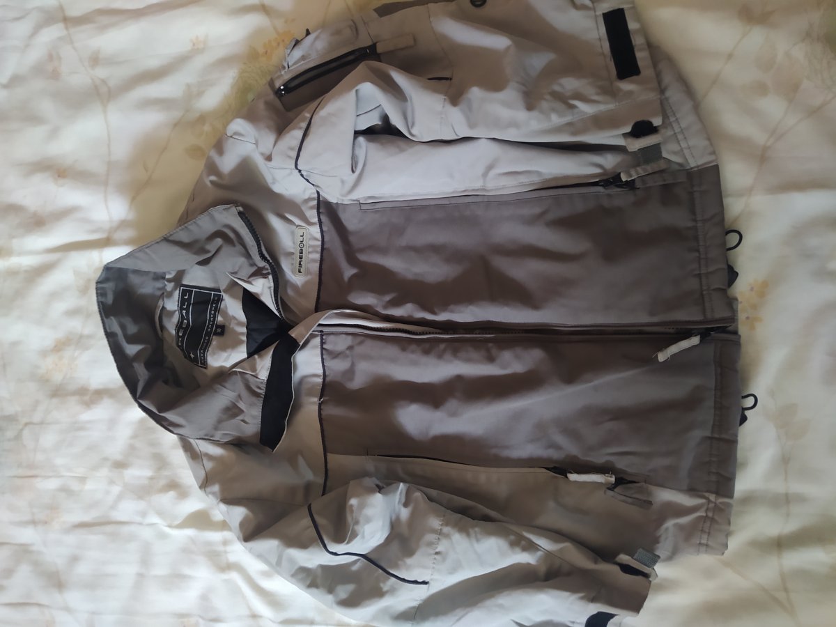 Veste de sport ou de ski grise