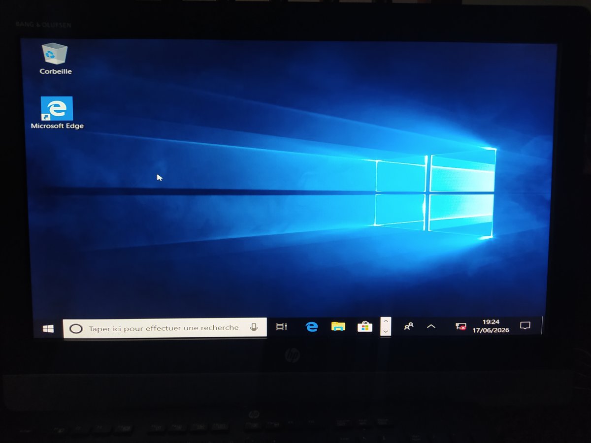 Un ordinateur ou Ecran Tout-en-un  (8 GO ET 3,20 GHZ 237 GO)